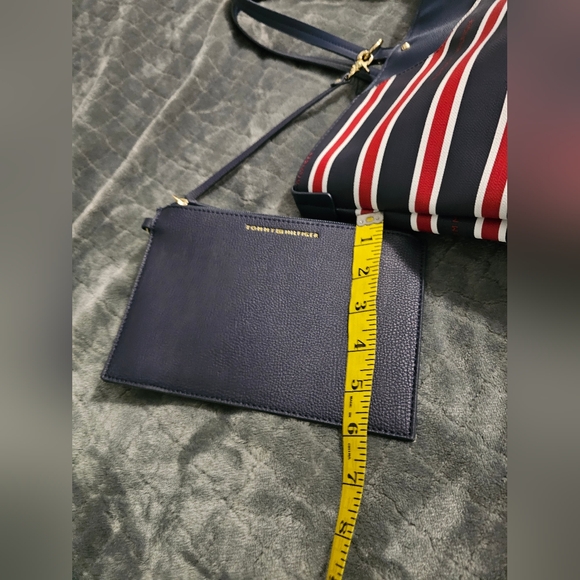 TOMMY HILFIGER NAVY BLUE RED WHITE SHOPPER TOTE BAG PURSE W/ POUCH. Brand new - Picture 17 of 17